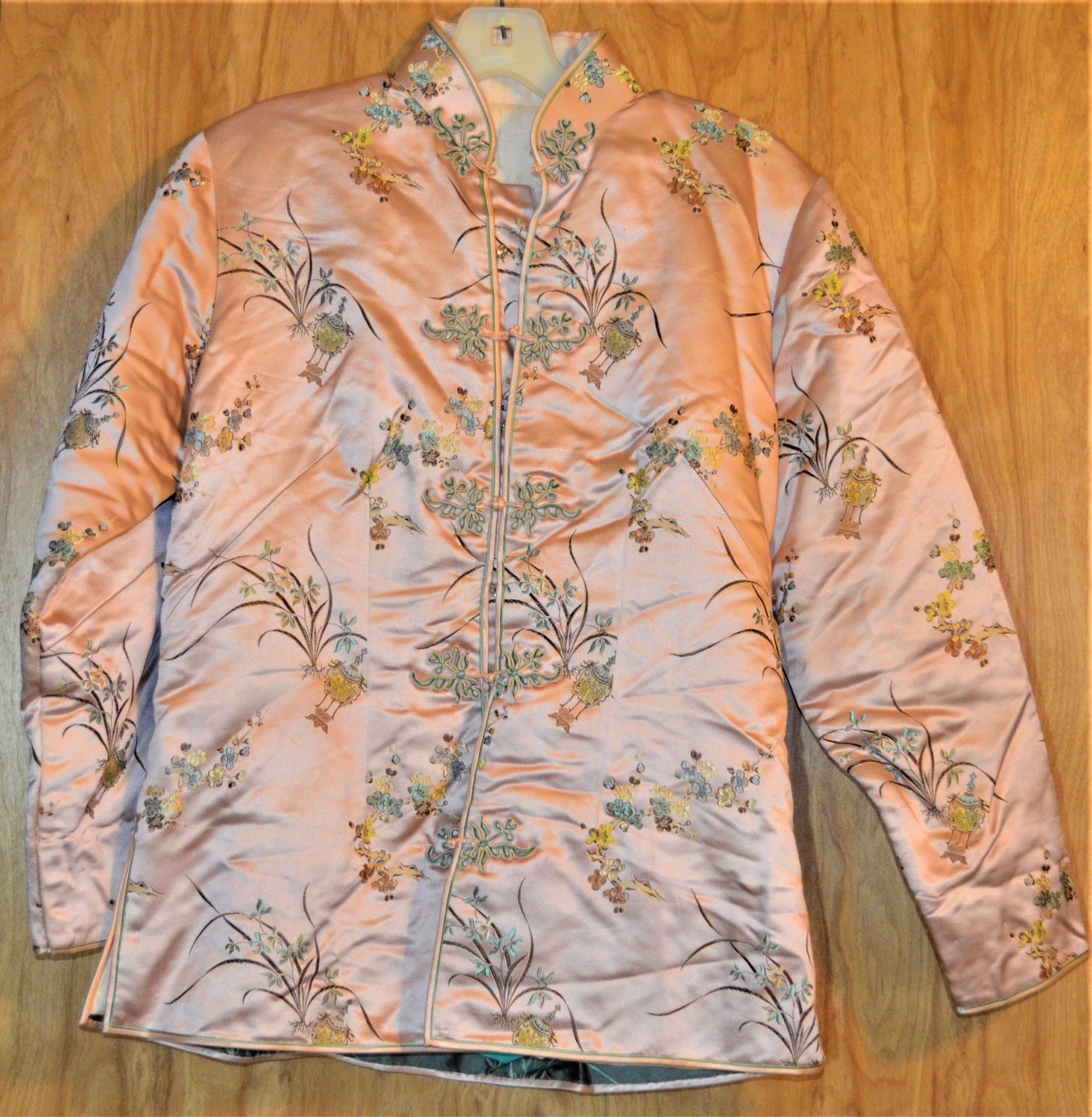 Vintage-Style Pink Satin Quilted Jacket – Floral Embroidery – Oriental Design