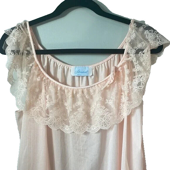 Vintage Stardust peach blush negligée 💯 nylon size 42 lace chemise nightie