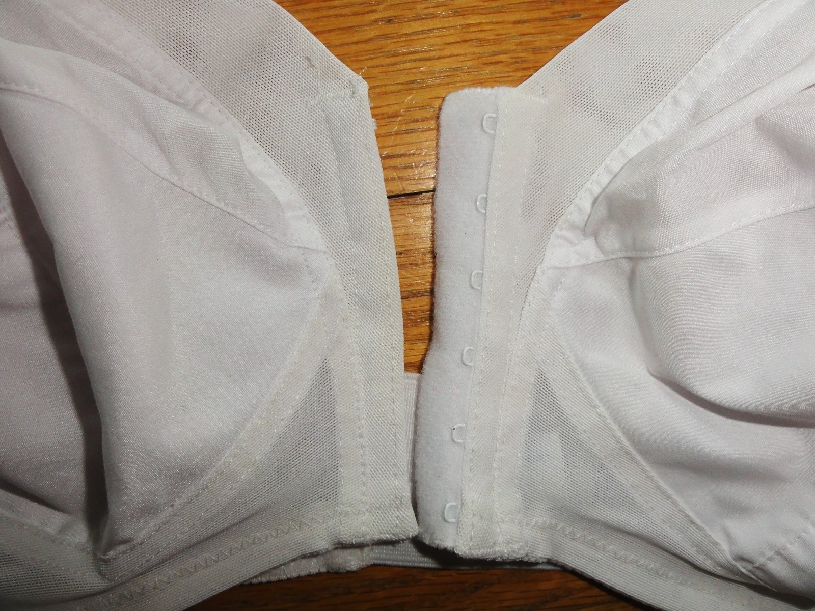 Vintage White Exquisite Form Bullet Bra 38 B front closure pinup retro pointy