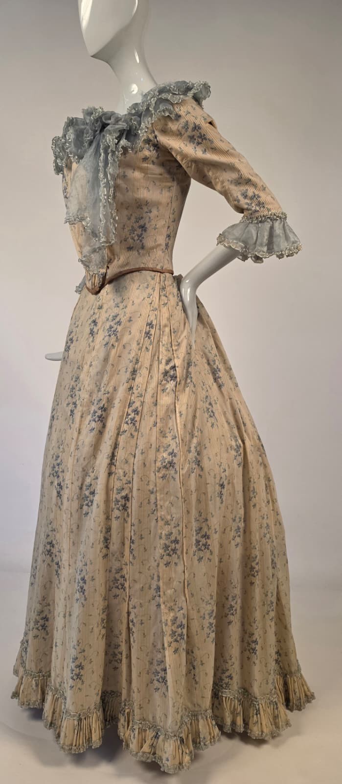VICTORIAN VIOLET + CREME PRINT 2 PC DRESS W VOILET SILK MOIRE RUFFLES + TRAIN