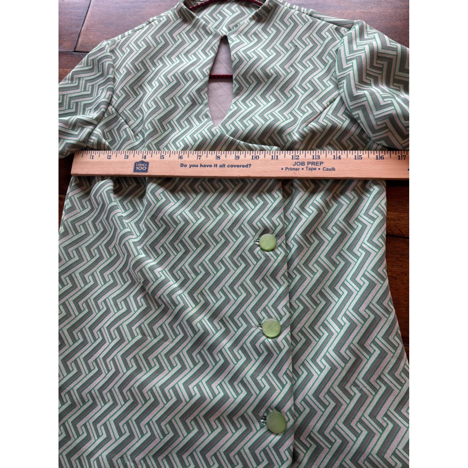 Vintage Mod Geometric Keyhole Blouse Green White Greek Key Side Button Top