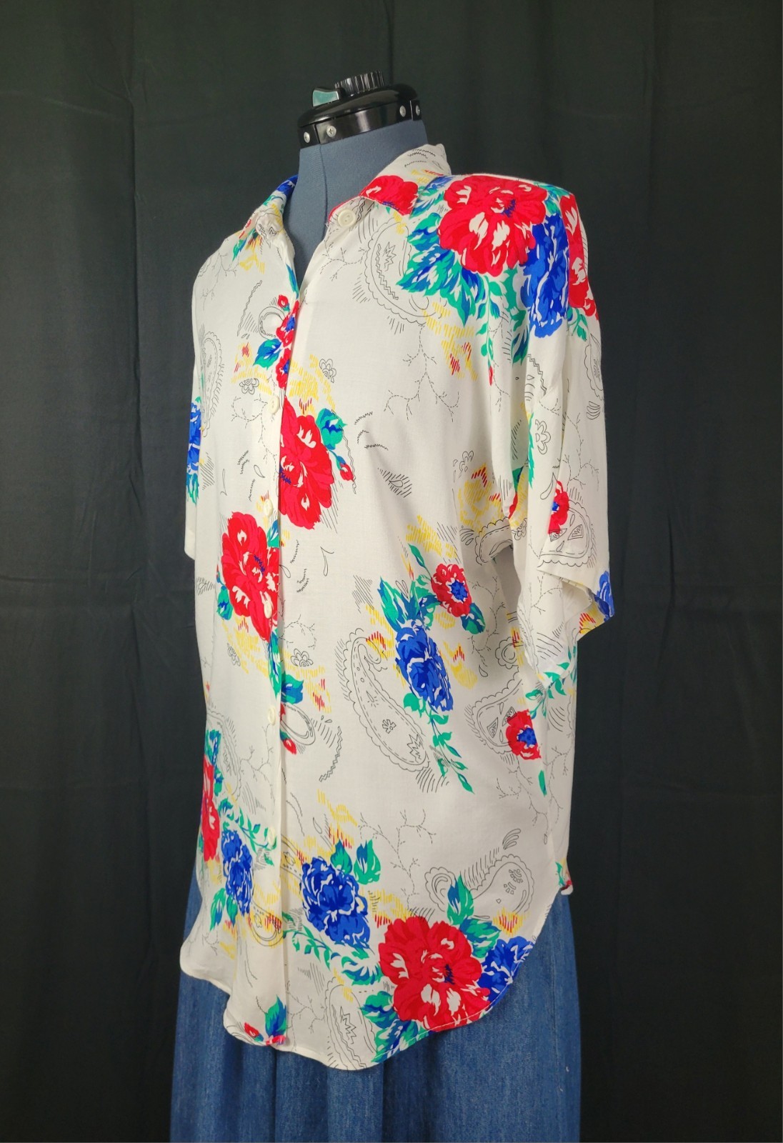Vtg JP Cllctns White S/S Button Down w Red/Blue/Yellow/Green Florals Size S/M?