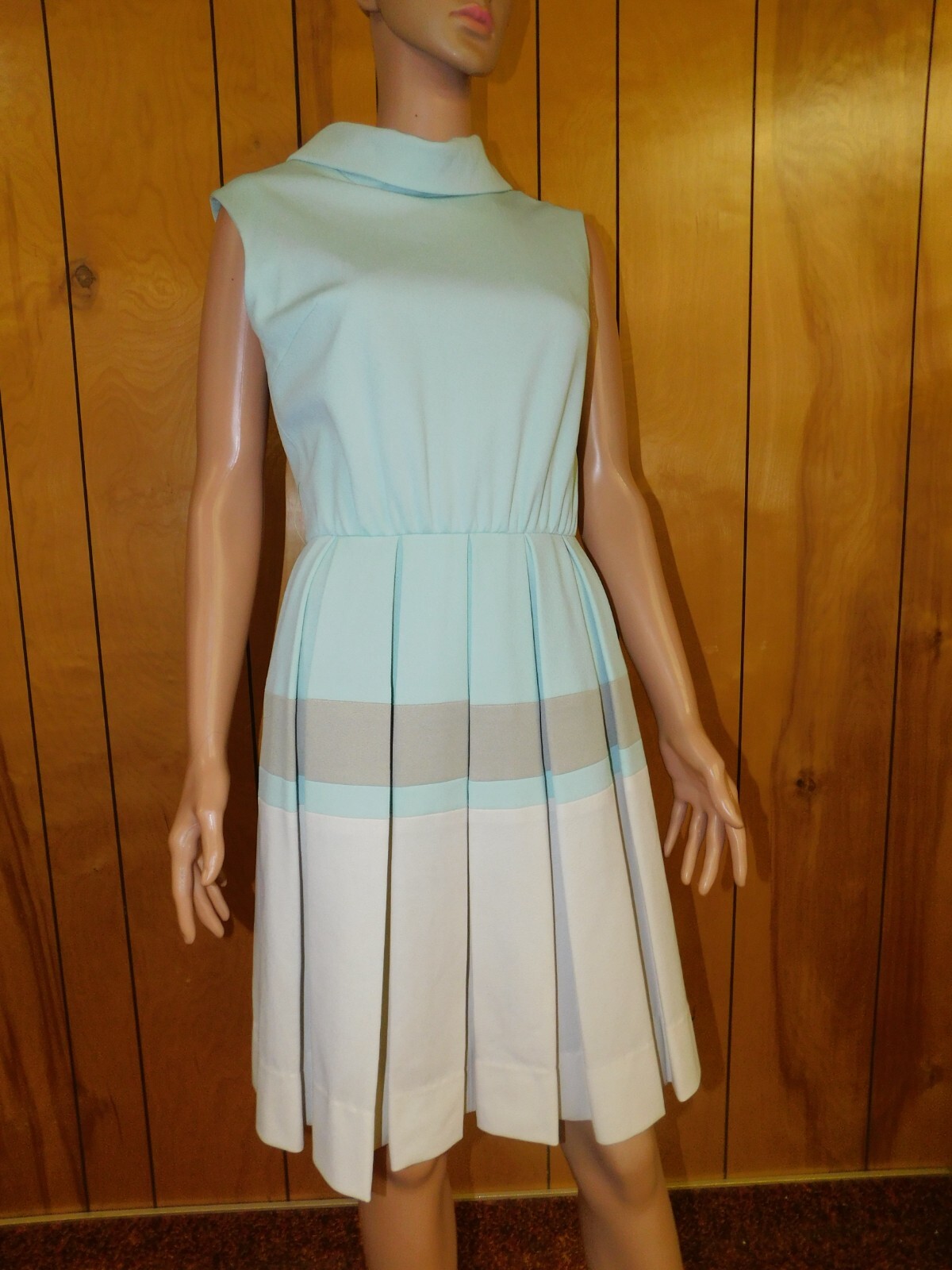 Vintage 60&rsquo;s NARDIS Green Gray White Double Knit Day Dress Waist 28&Prime; *