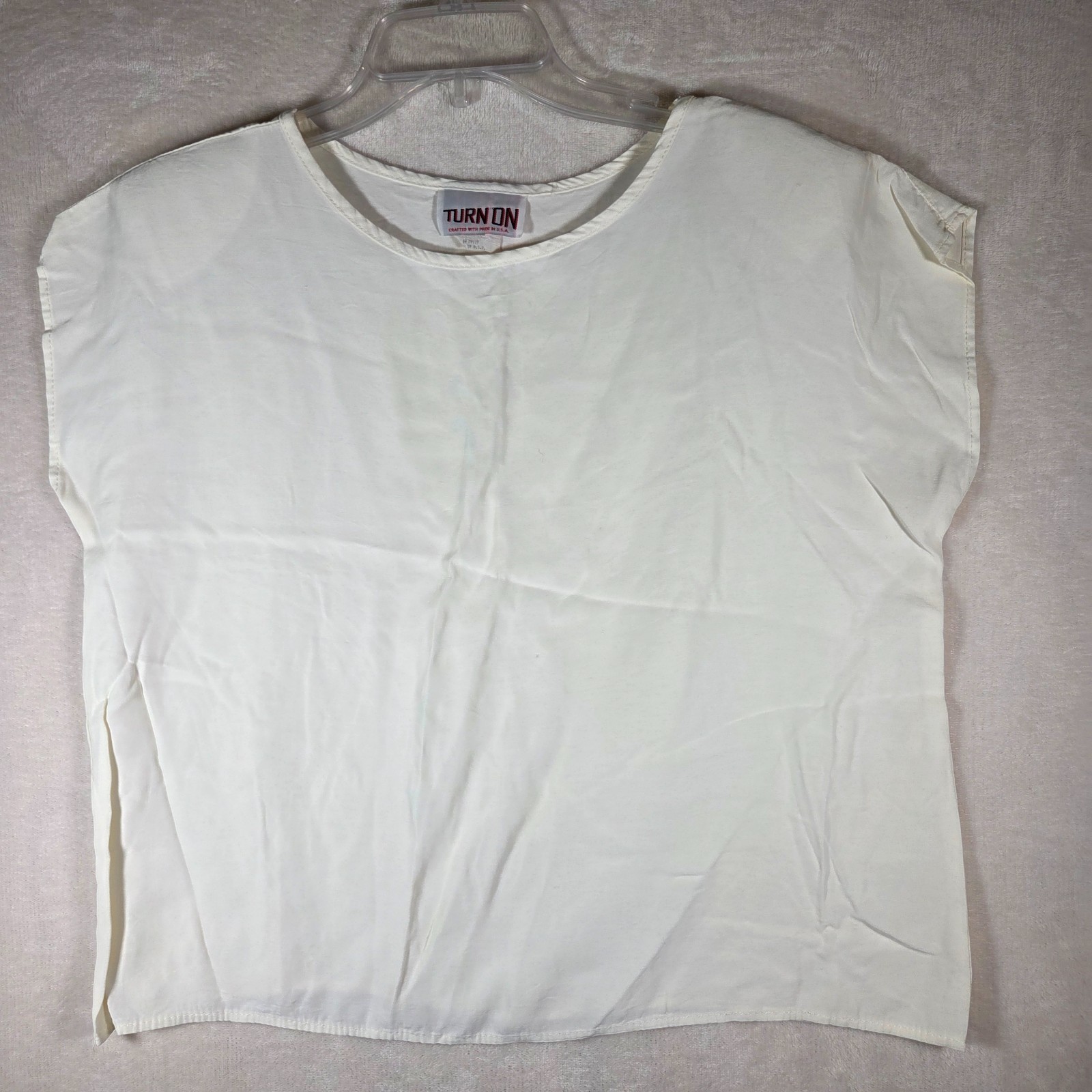 Vintage 80 TURN ON Blouse Cream Ivory Basic Shell Shirt SHOULDER PADS Madein USA