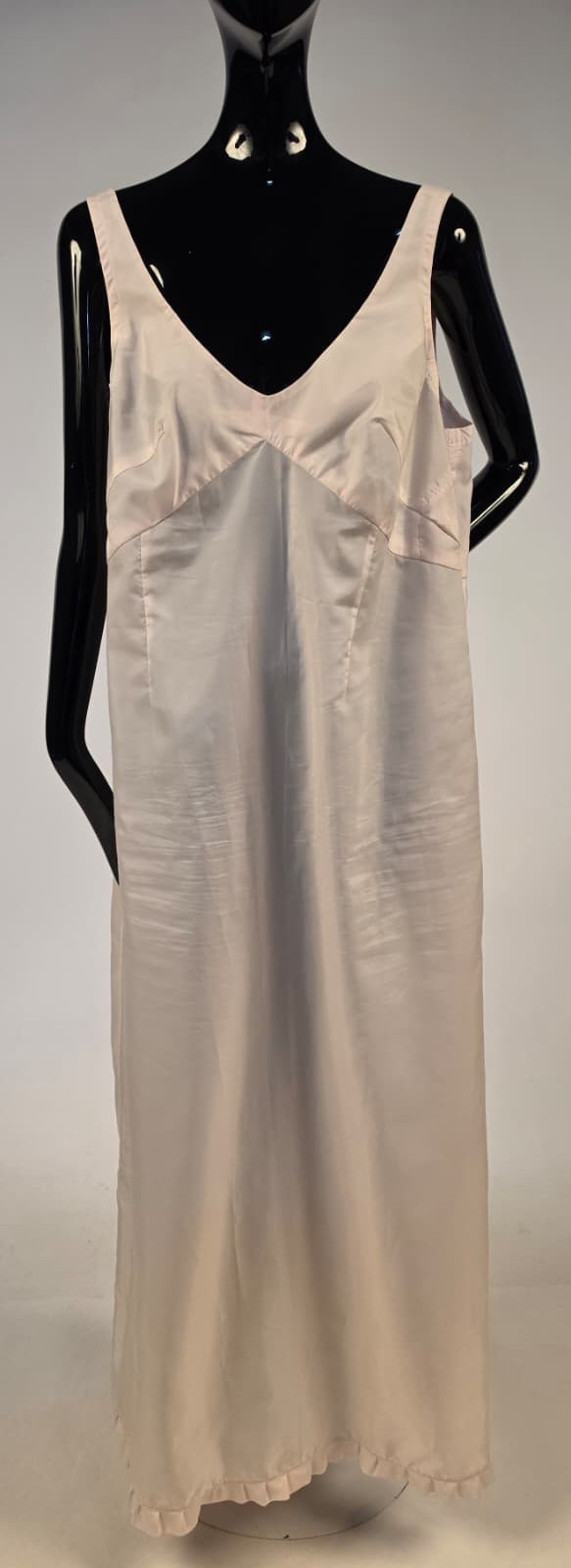 LARGE SIZE VINTAGE 1970’S WHITE TAFFETA LONG SLIP FOR DRESS