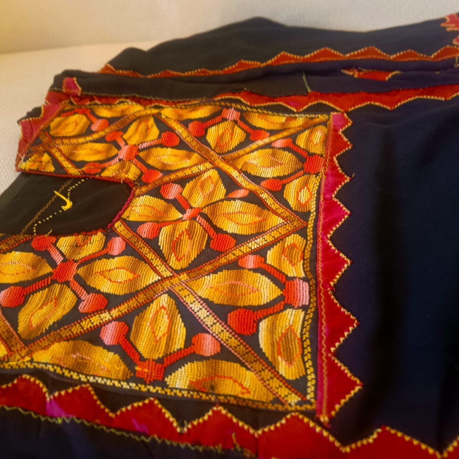 Antique Palestinian Hand Embroidered Folk Ethnic Dress, vintage Tatreez