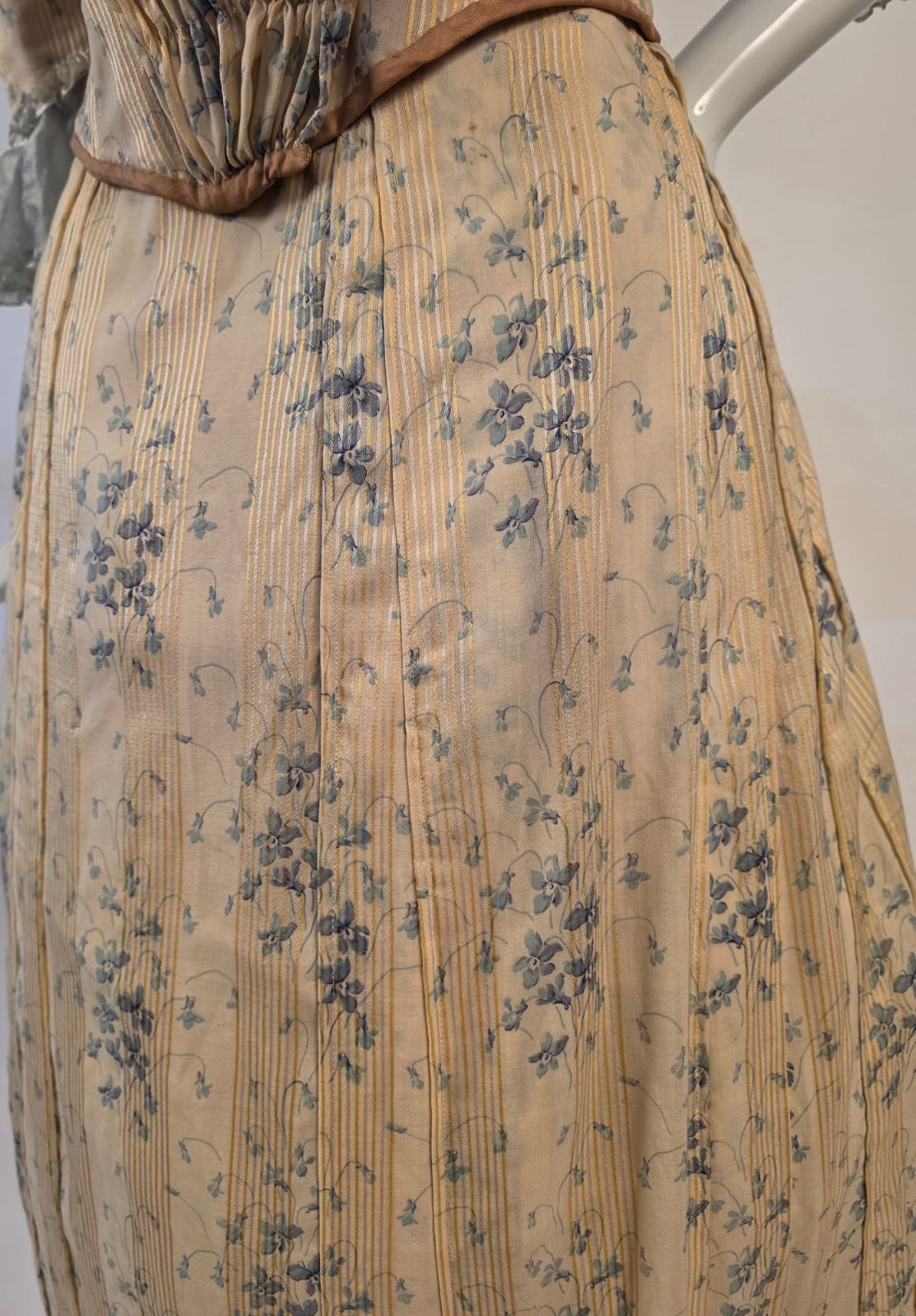 VICTORIAN VIOLET + CREME PRINT 2 PC DRESS W VOILET SILK MOIRE RUFFLES + TRAIN
