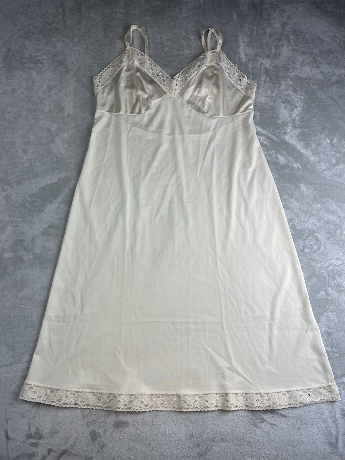Vanity Fair Ivory Nylon Full-Length Slip Style 10-103 Size 38 24&Prime;/44 Lace Trim