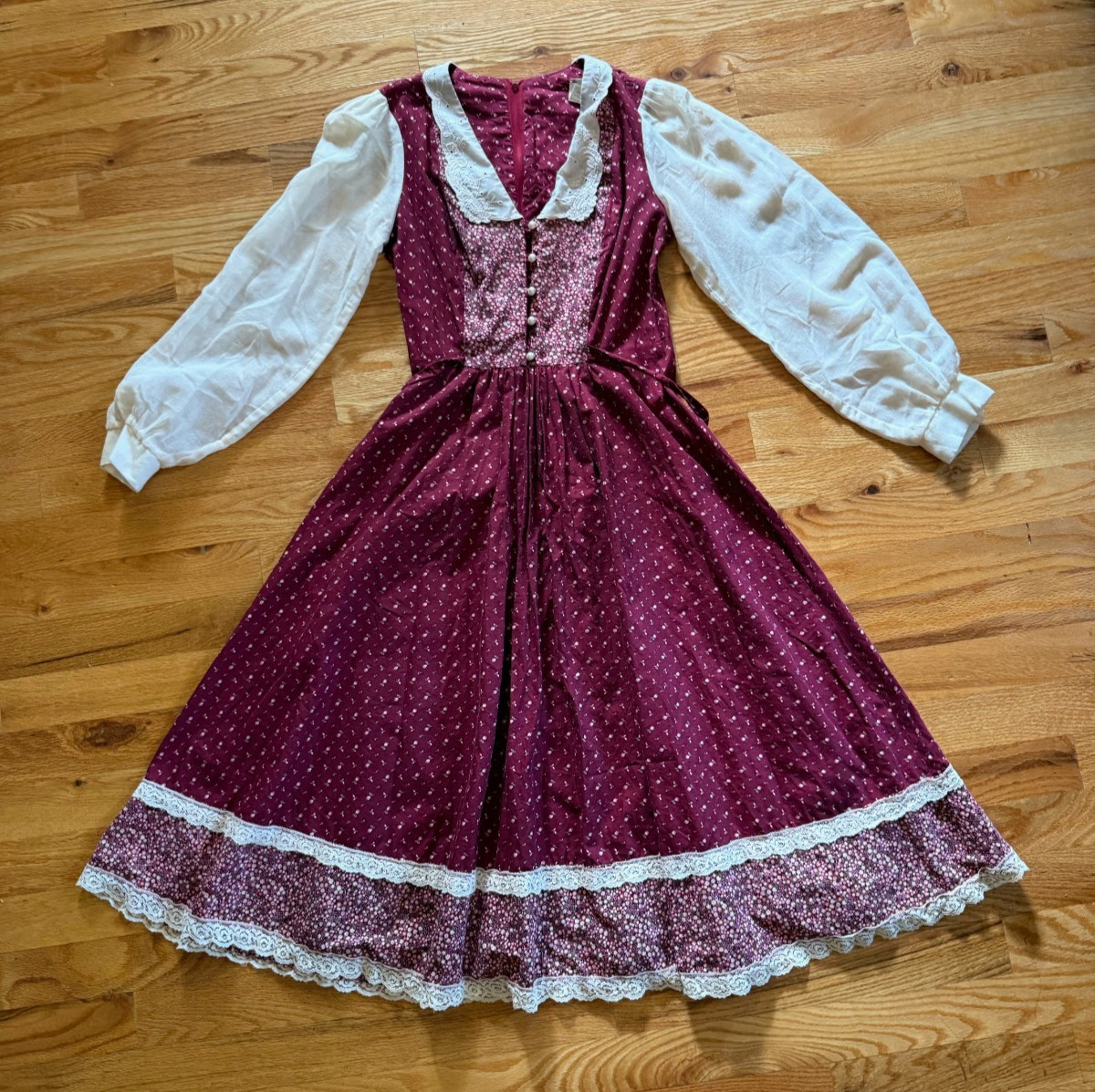 Vintage 1970&rsquo;s PRAIRIE FLORAL Romantic Dress Size 7/8 Unbranded Bee Darlin&rsquo;?