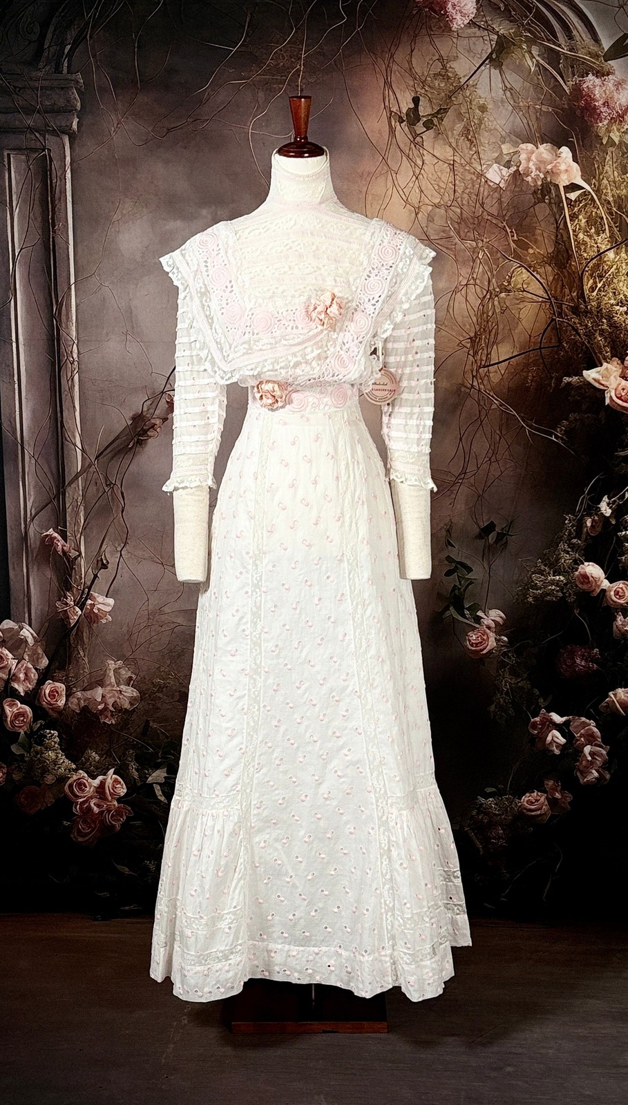 1900s Cotton Batiste & Pink Silk Afternoon Dress « Museum Deaccession » size 0/2