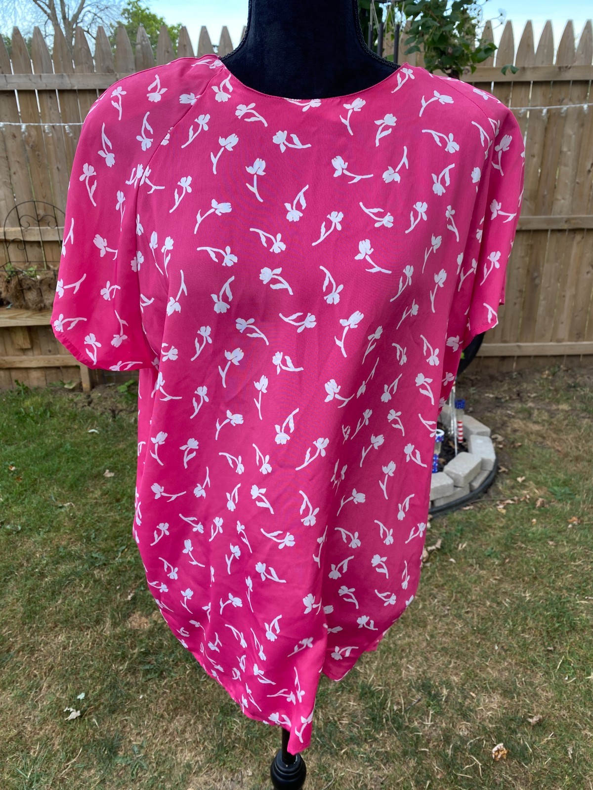 Vintage &lsquo;Impressions of California&rsquo; Pink with White Flower Print SS XL
