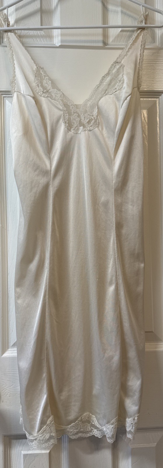 Vintage Leggs Full Slip Beige Nylon Lace Trim Size 34 L&rsquo;Eggs USA Chemise