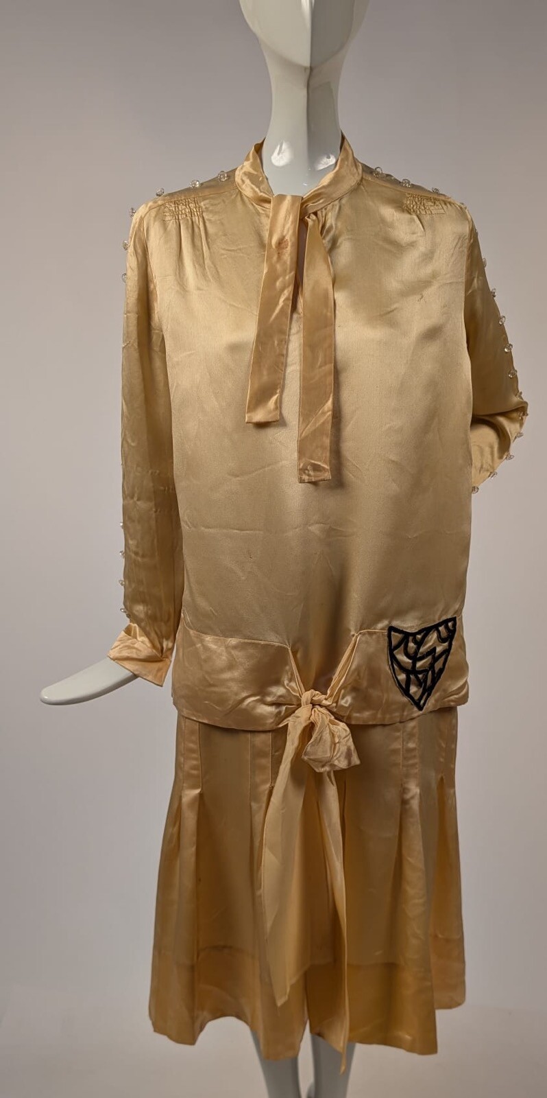 FLAPPER 1920’S YELLOW SILK SATIN DRESS W CUTOUT DETAILED POCKET