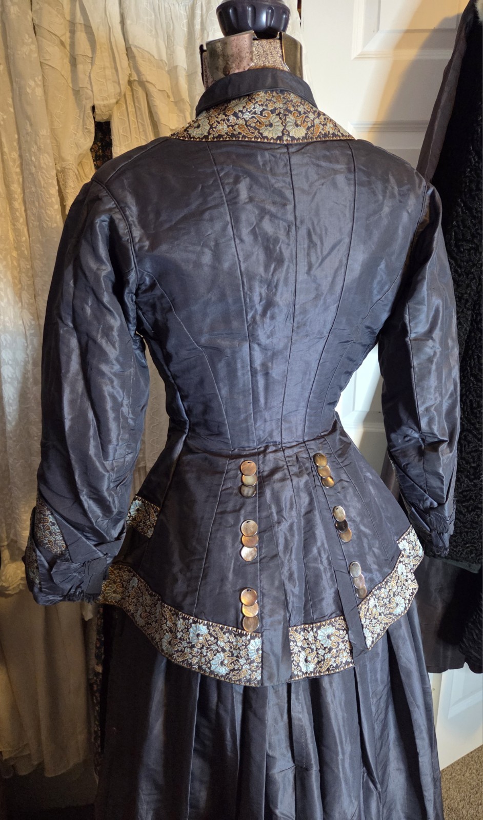 Lavender 1860s Victorian Silk/Taffeta w/ Brocade Trim Afternoon Dress