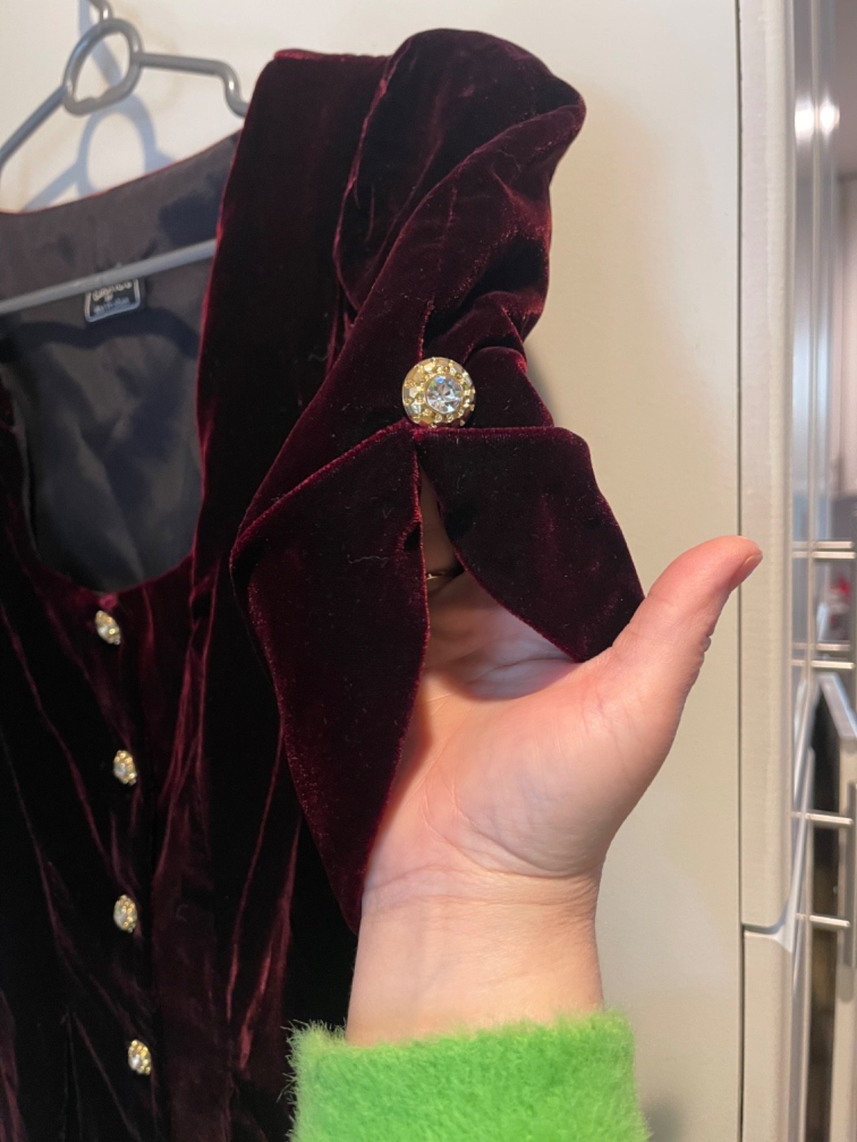 READ CACHET BARI PROTAS Burgundy Velvet Rhinestone Button Cocktail Dress 7/8
