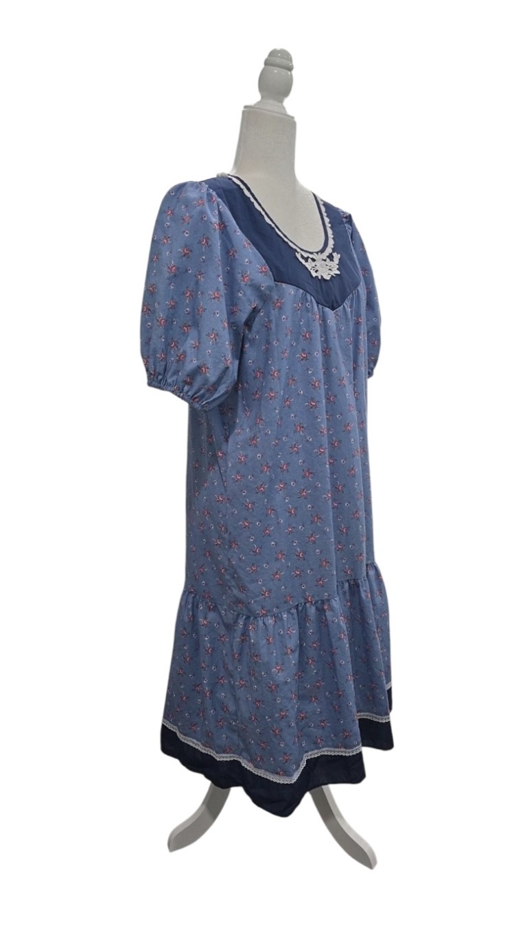 Vintage Good Times Hawaii Cottagecore/Grannycore Floral Maxi Dress. Size Medium