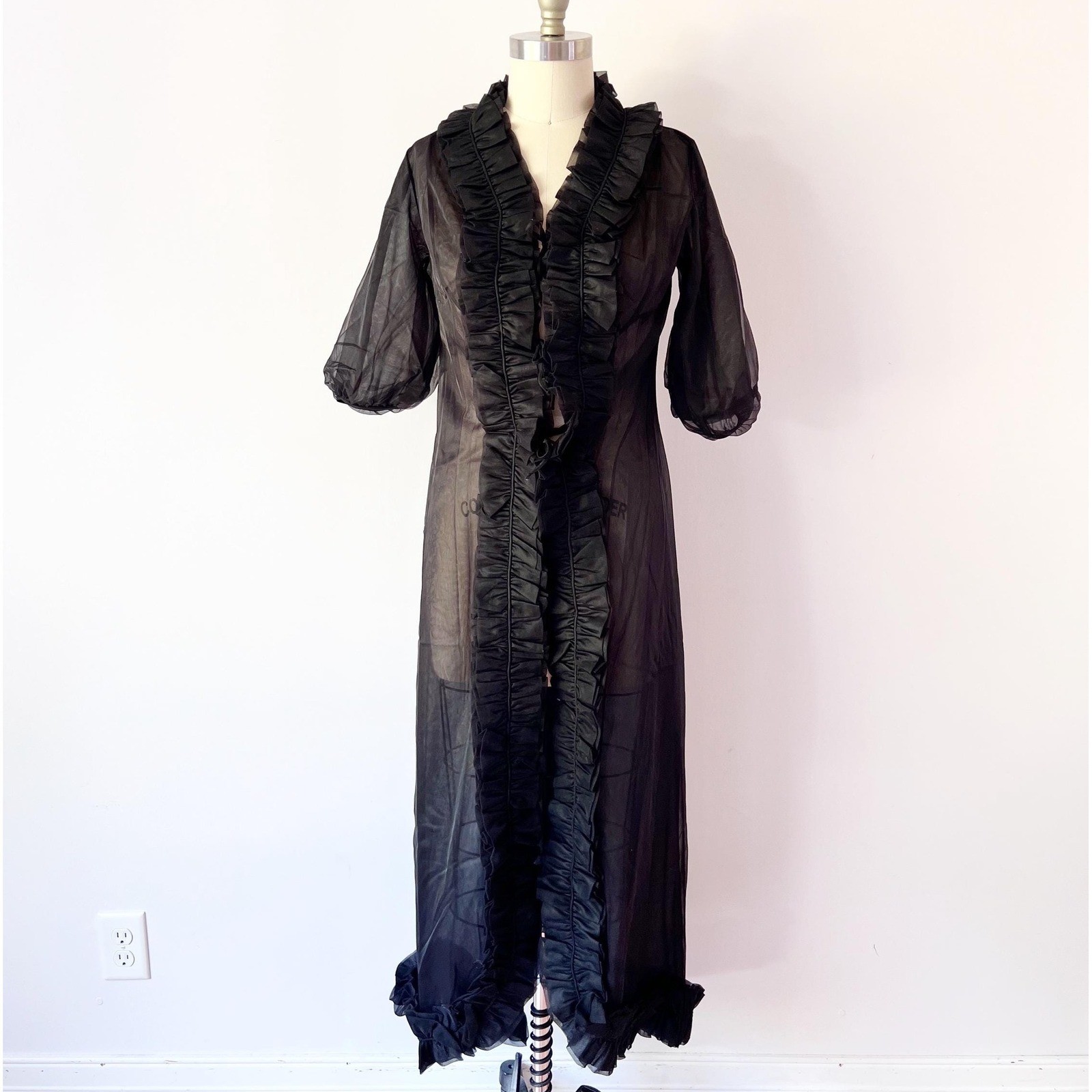SIZE XS Hollywood Vassarette Robe Black Sheer Ruffle Trim 1960s Glamor Goth