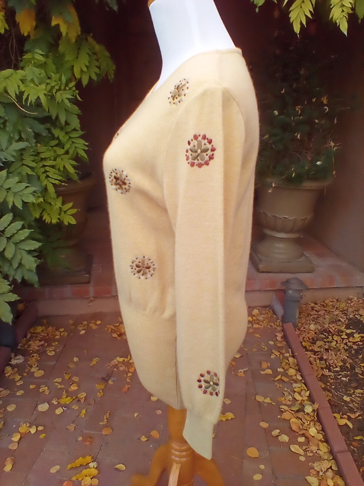 LAUREL Escada Sweater Cashmere Blend Sz XS S Embroidered Beaded 80&rsquo;s Italy