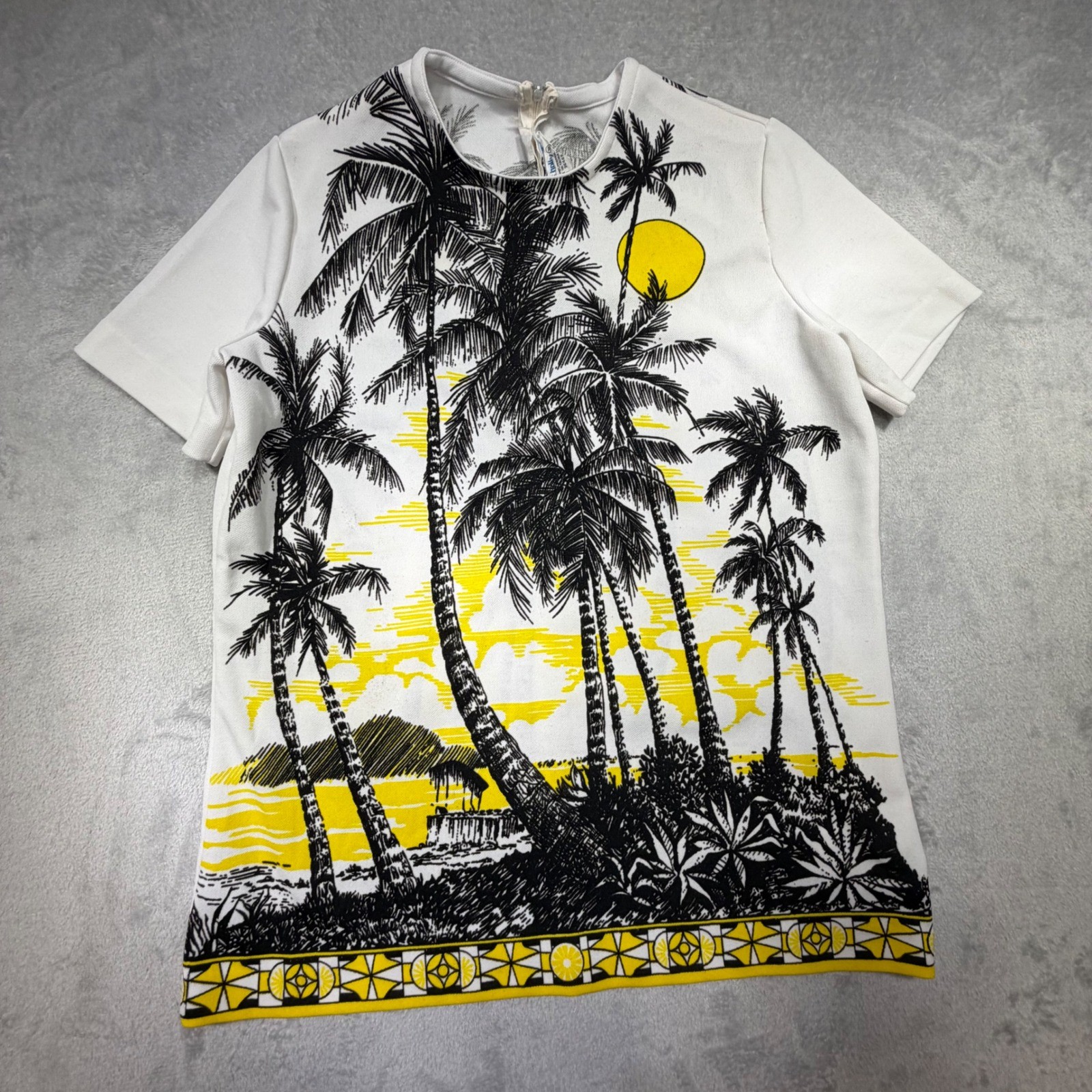 Vintage Miss Holly 70s Tropical Palm Tree Bold Graphic Top Size 38 White Yellow