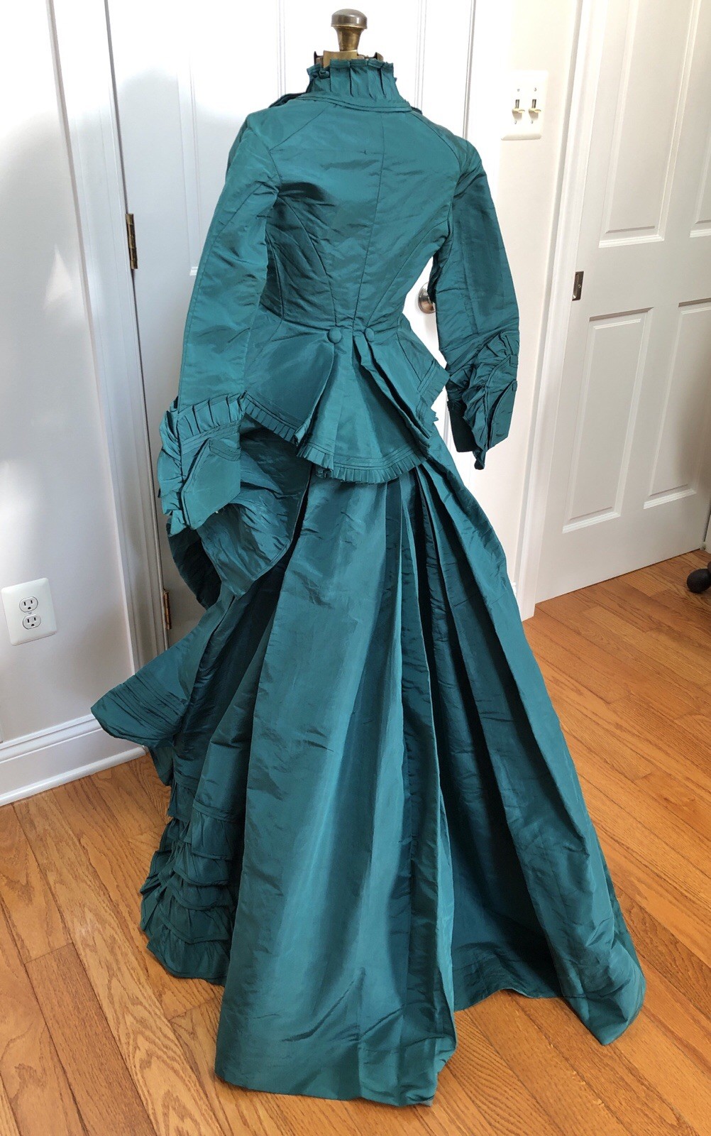 Antique 1880s 3Pc *EMERALD GREEN SILK Victorian BUSTLE DRESS w/PRINCESS JACKET*
