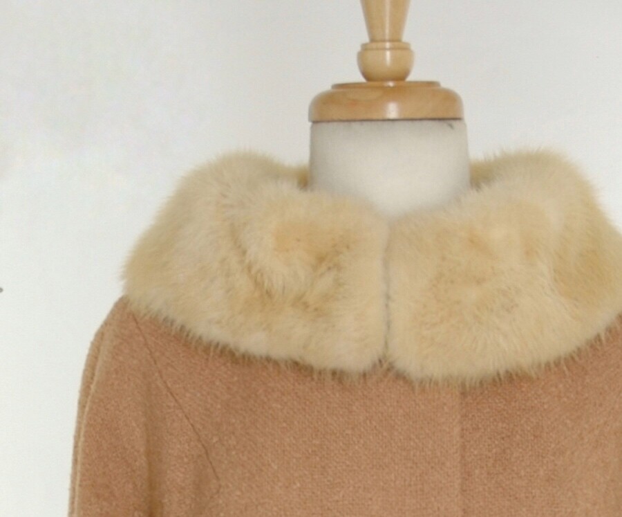 VTG 1960s MEDIUM LARGE Camel Cream Coat Wool Tweed Oversize Mod Fox Fur Collar