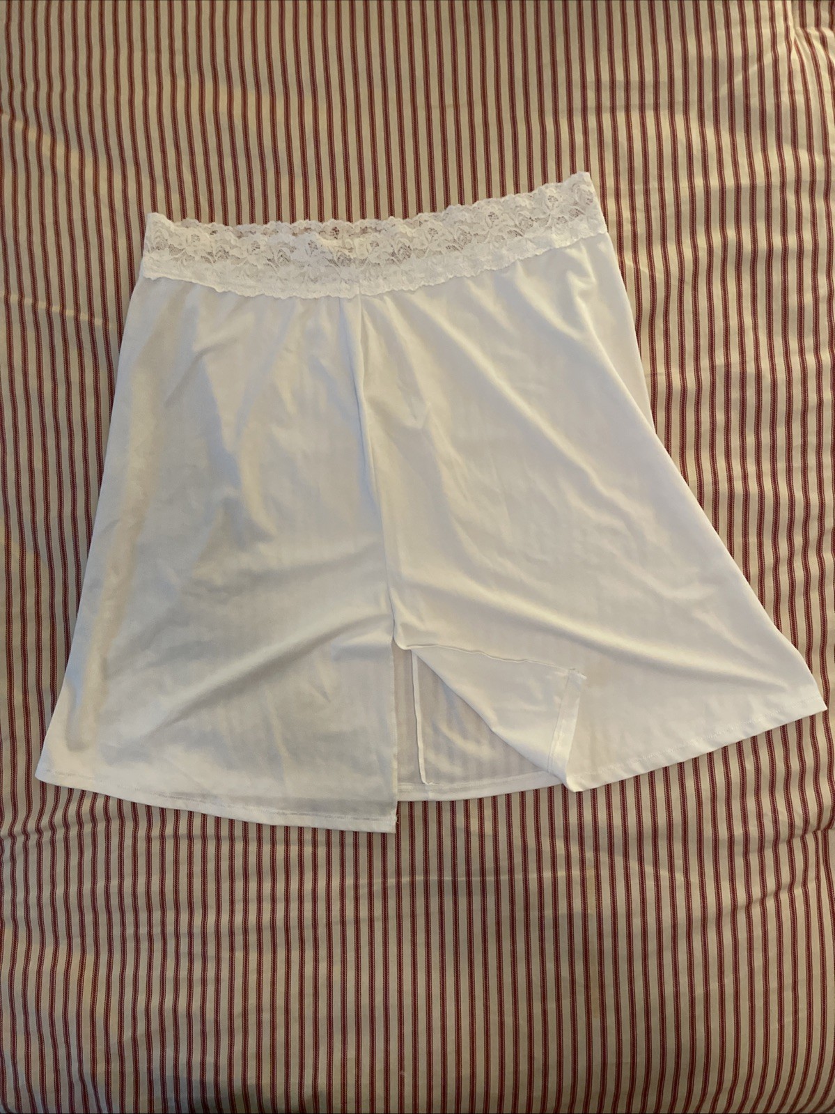 VANITY FAIR White Size Medium Half Slip Lace 18”