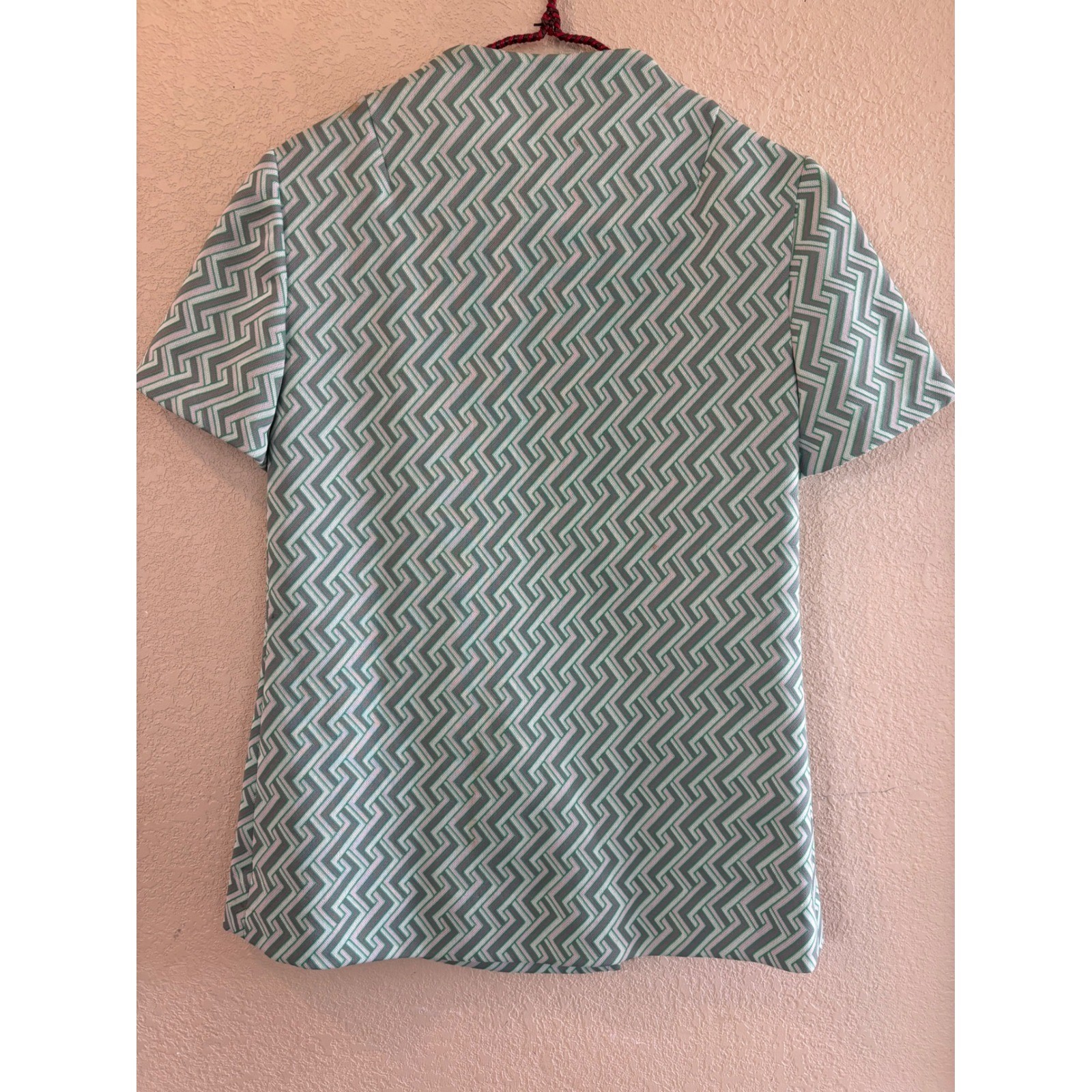 Vintage Mod Geometric Keyhole Blouse Green White Greek Key Side Button Top