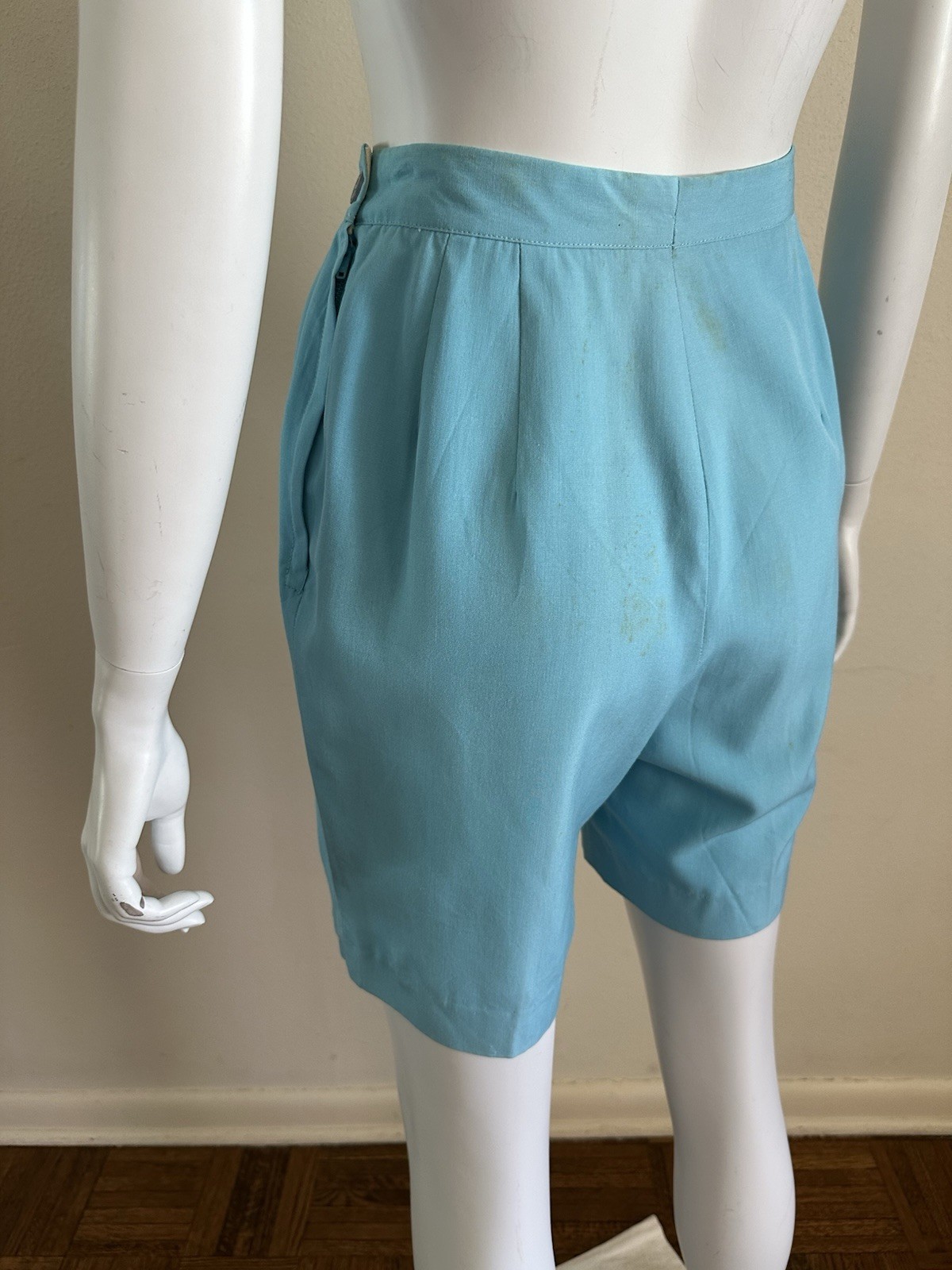 1940s Embroidered Daisy Floral Side Zip Shorts Helen Harper Rayon Resort VTG