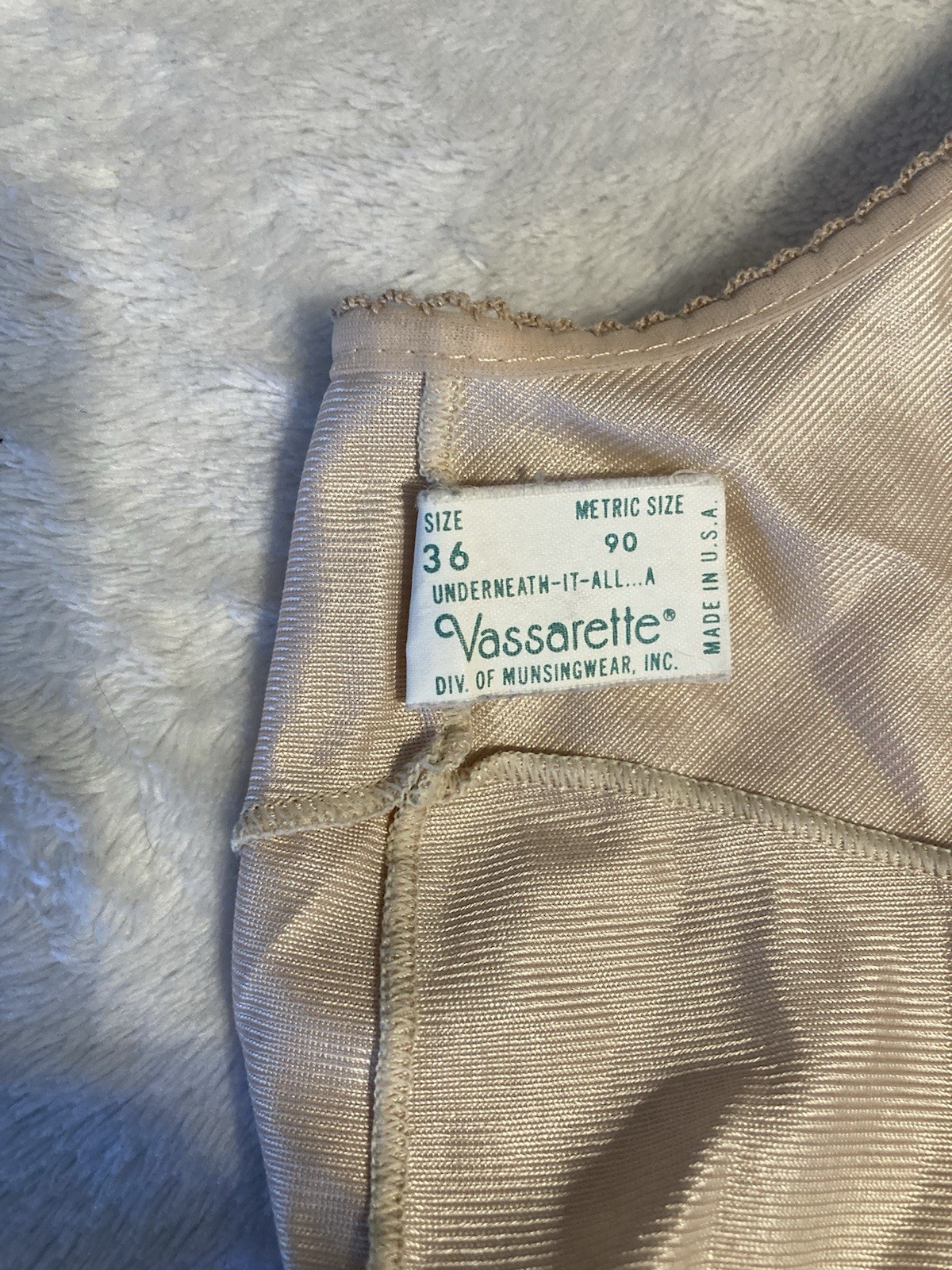 VTG VASSARETTE UNDERNEATH-IT-ALL “SATINESSENCE” Champagne Pink CAMISOLE Size 36