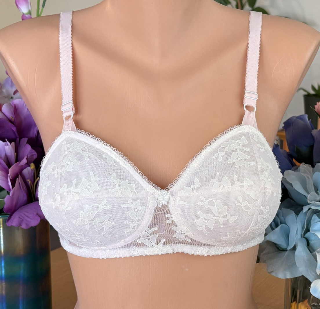 OLGA 34B Pink& Ivory Lace Padded Pin Up Wire Free Bra #365 VINTAGE 70&rsquo;s