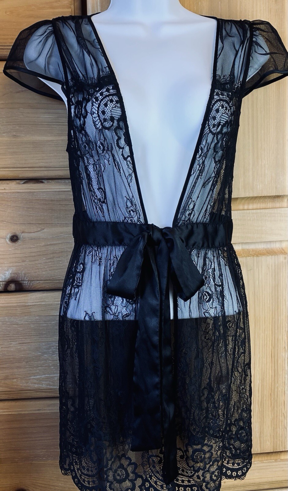 Victoria&rsquo;s Secret Vintage Romantic Black Lace Robe- Beautiful Boho Lace Top