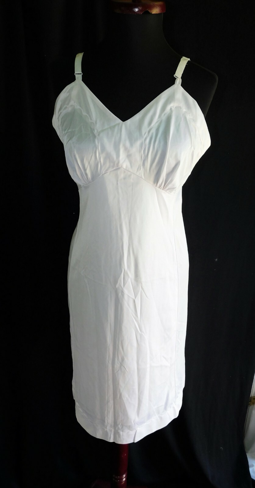 Vintage Pinkish white full slip no label, Double skirt panel front, SZ 36&Prime;, nylo