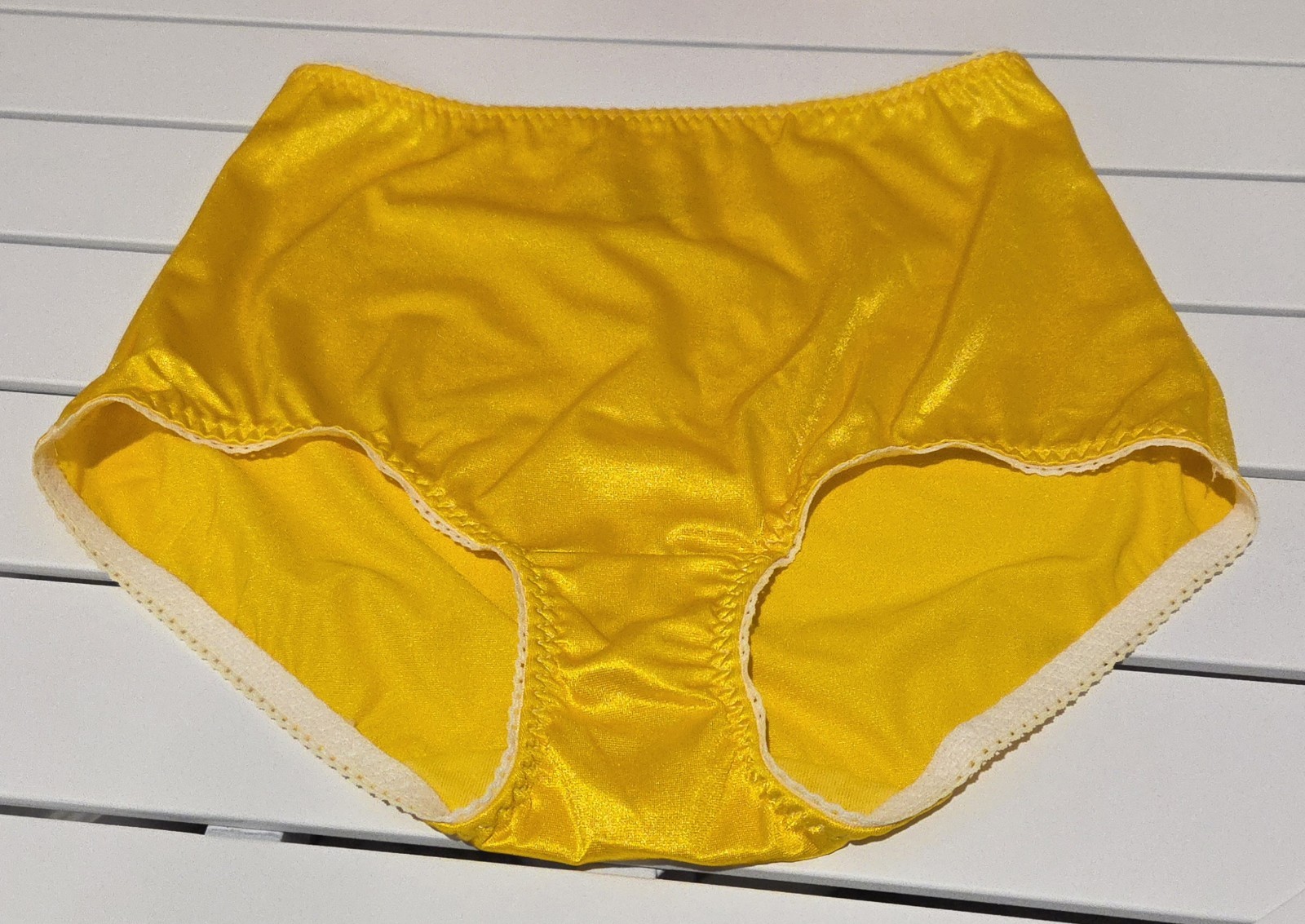 Flawed Vanity Fair 40301 Satin Stretch Support Brief Panty Carnation Yellow 7/L