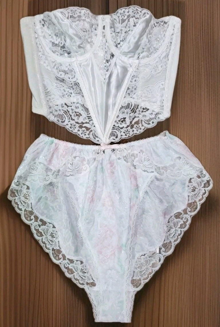 🦢 AUTH VTG CHRiSTiAN DiOR 2 PC LiNGERiE SET SATiN LACE BUSTiER CORSET & SHORTS