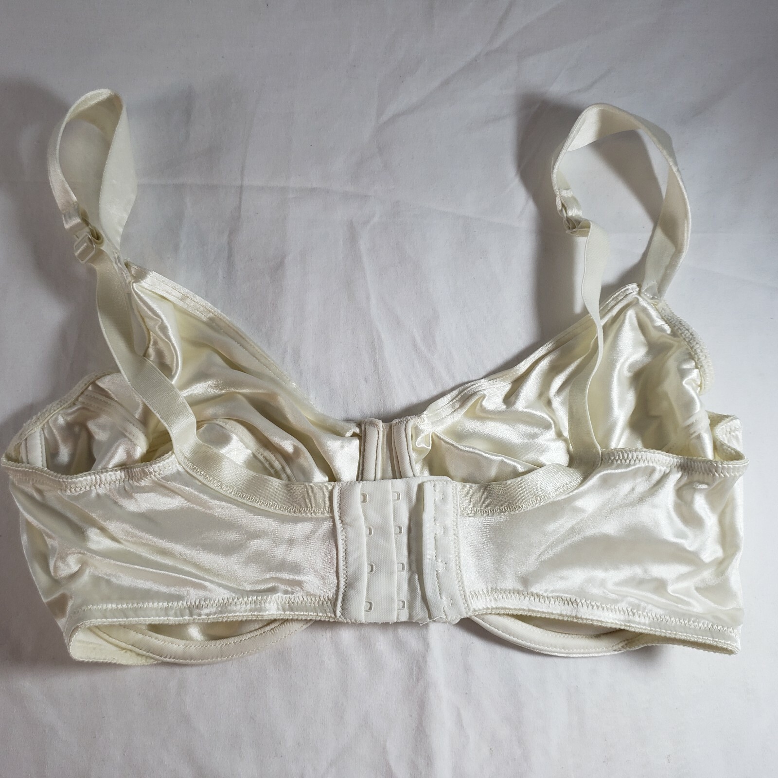 Victoria&rsquo;s Secret Second Skin Satin Unlined Full Coverage Bra 38DD Ivory Cream