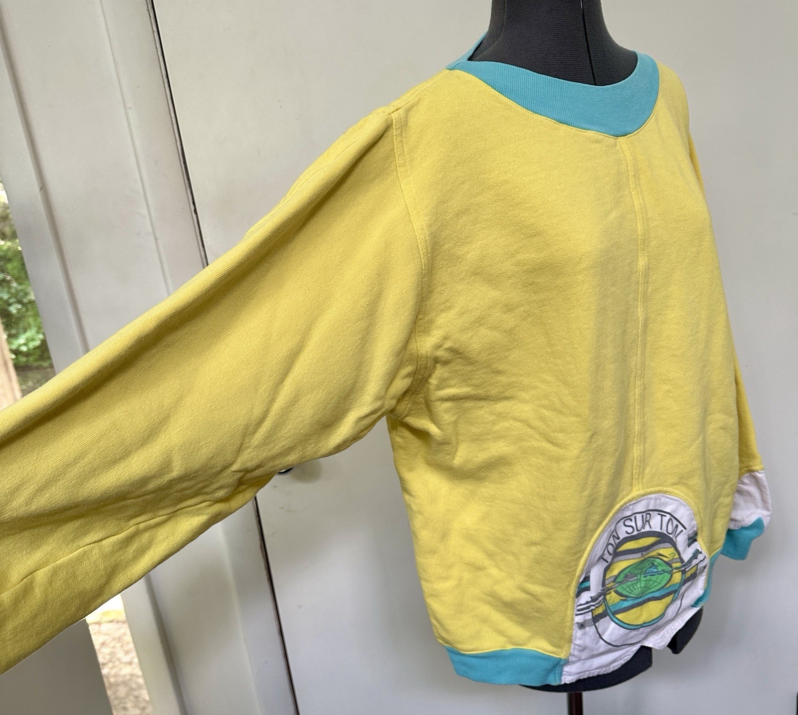 VINTAGE 1980s TON SUR TON OVERSIZED FLEECE SWEATSHIRT YELLOW AQUA STREETWEAR M