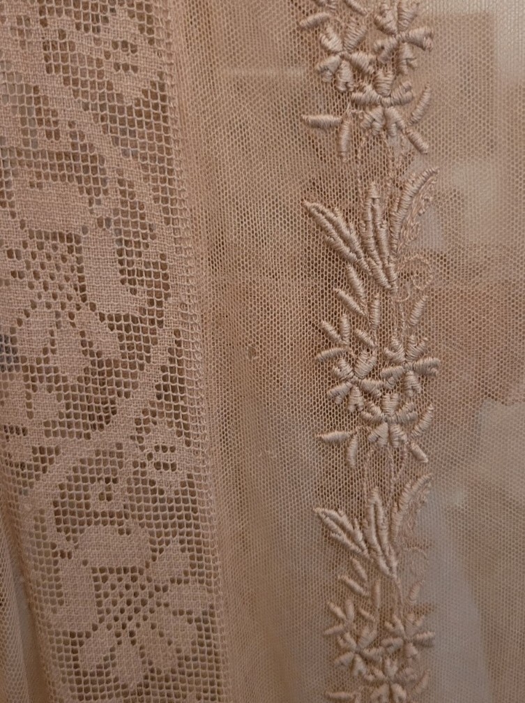 ANTIQUE 1920&rsquo;S BEIGE EMBROIDERED NET LACE DRESS 38 INCH BUST