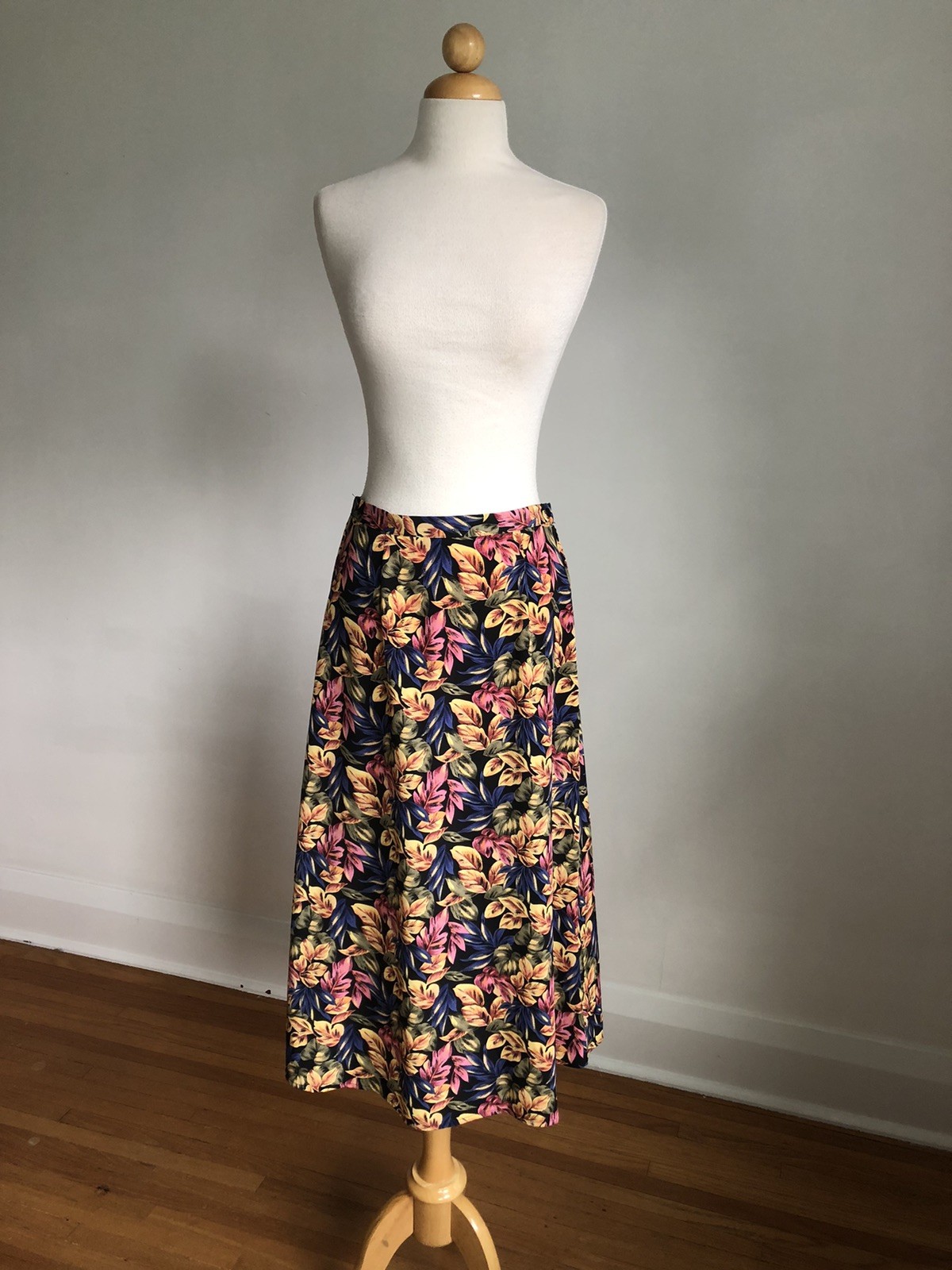 GORGEOUS VTG SAG HARBOR Floral Silky Midi Skirt SZ 8P