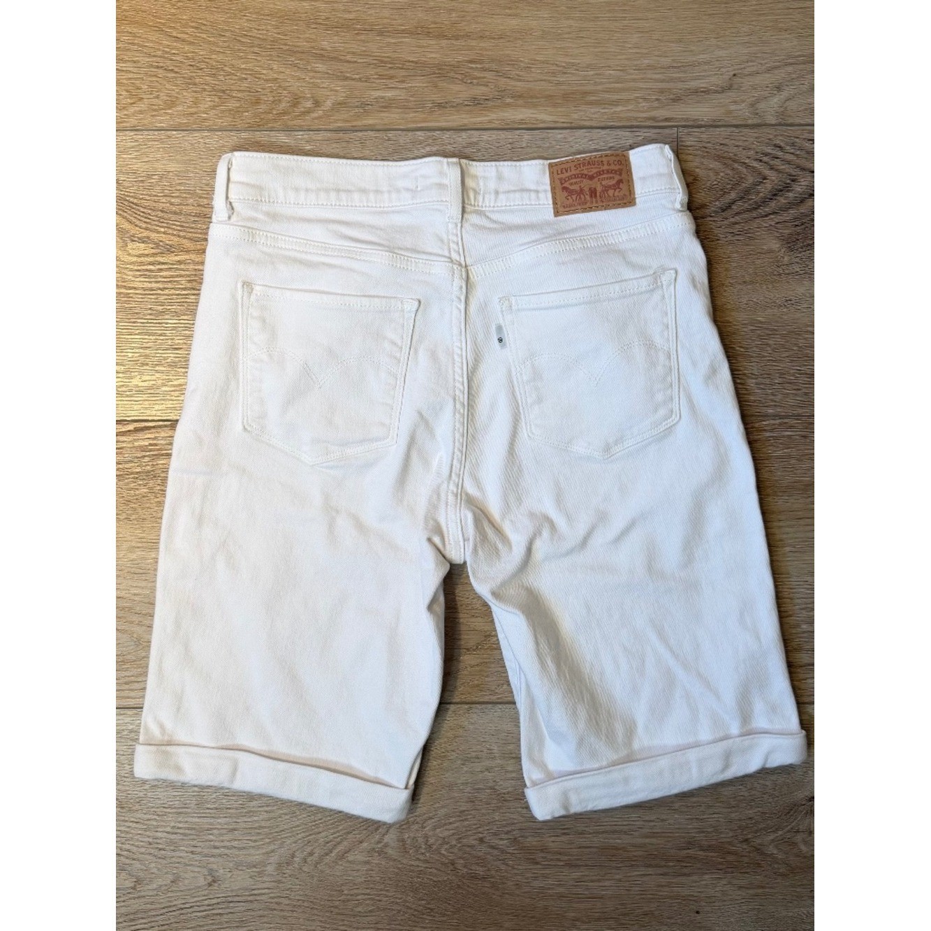 Levi&rsquo;s Classic Bermuda Denim Shorts | Size 26 | White/Off-White | Sewn-in Cuff