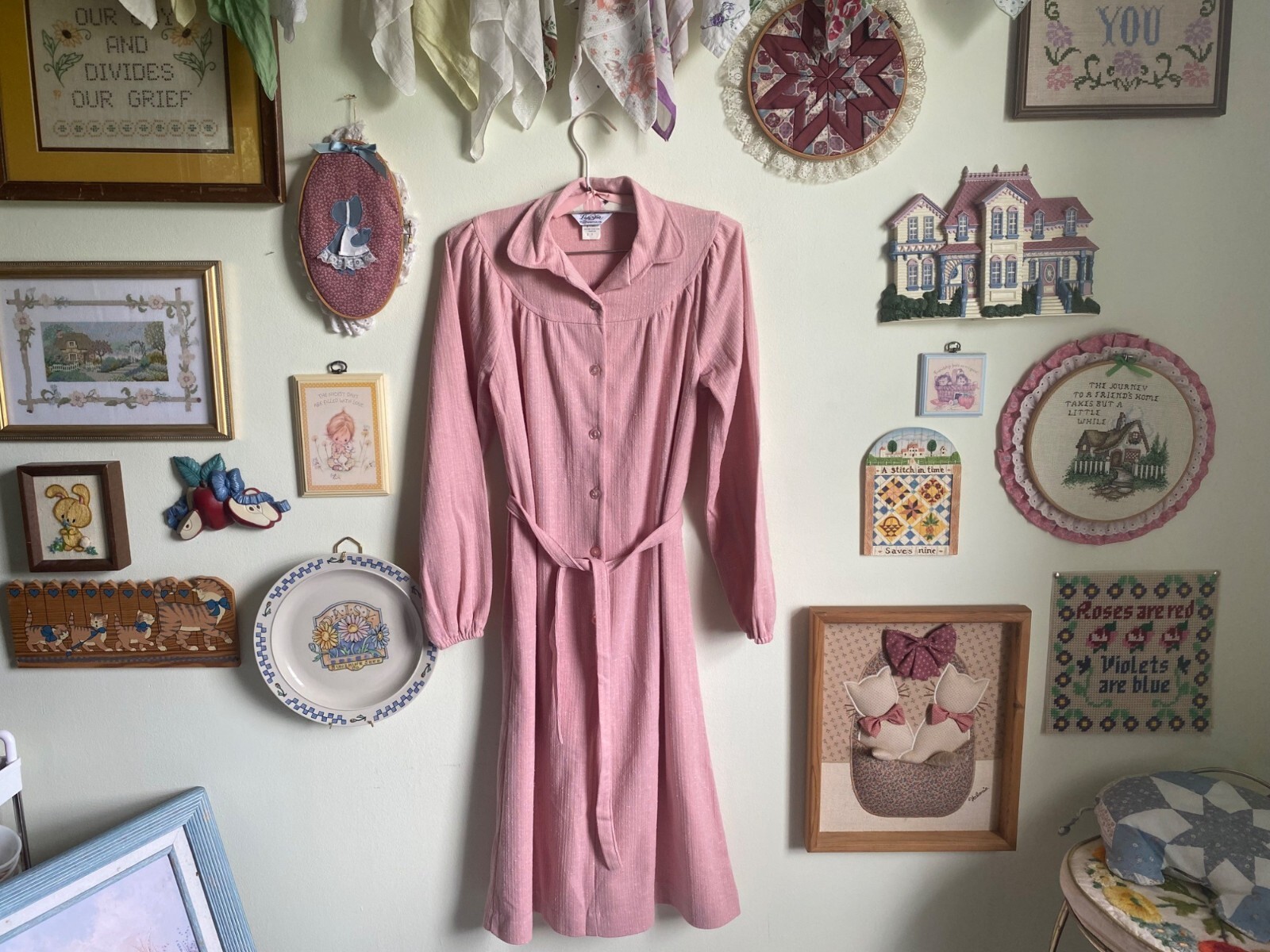 70&rsquo;s vintage Lady Blair pink textured peasant collared shift dress with matching