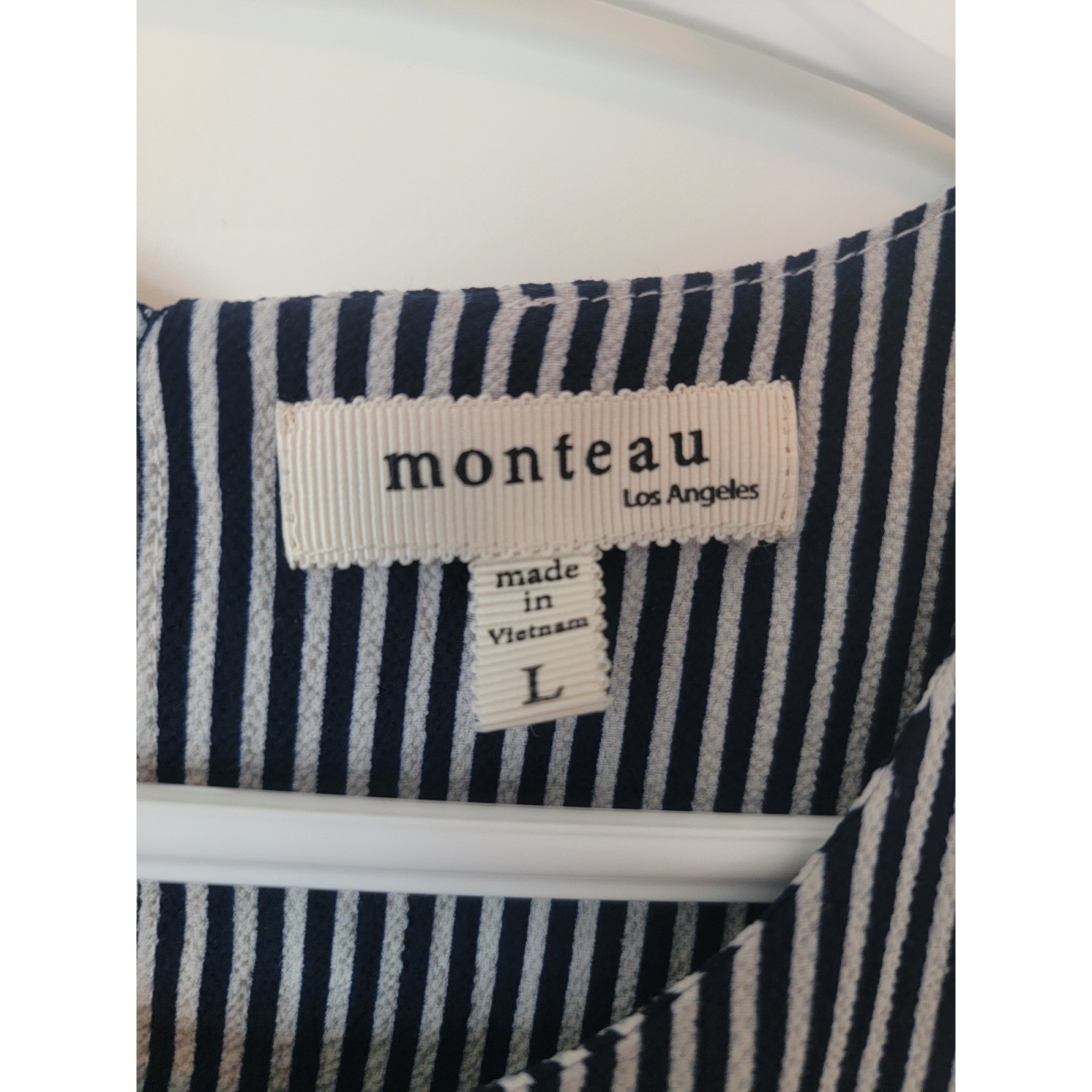Monteau Los Angeles Navy & White Striped Sleeveless Blouse Size Large