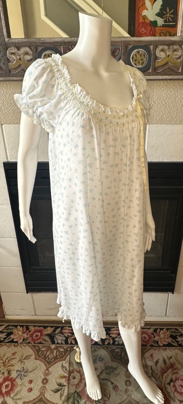 Miss Elaine Union Made Nightie VTG small Armpit To Armpit 21.5” Length 38.5”