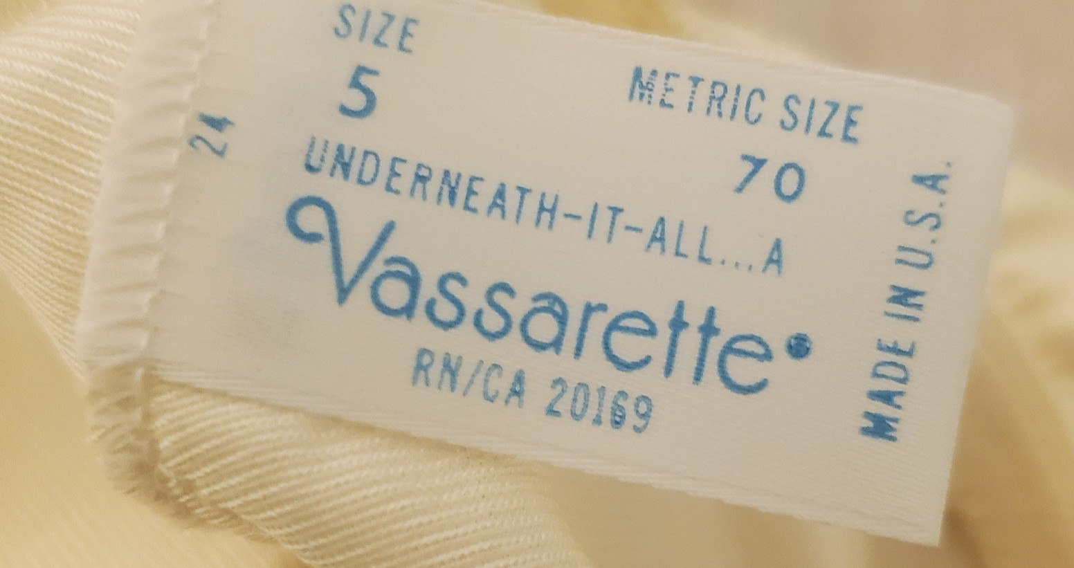 Underneath It All A Vassarette Nylon & Lace Hipster Bikini Panties 5 Small NWT