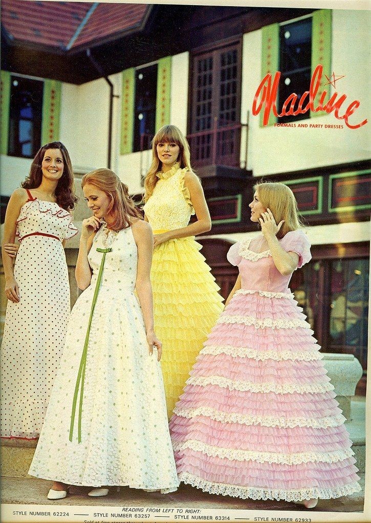 Vintage 60&rsquo;s Nadine Yellow Daisy Pattern Tiered Ruffled Formal/Prom Gown SM
