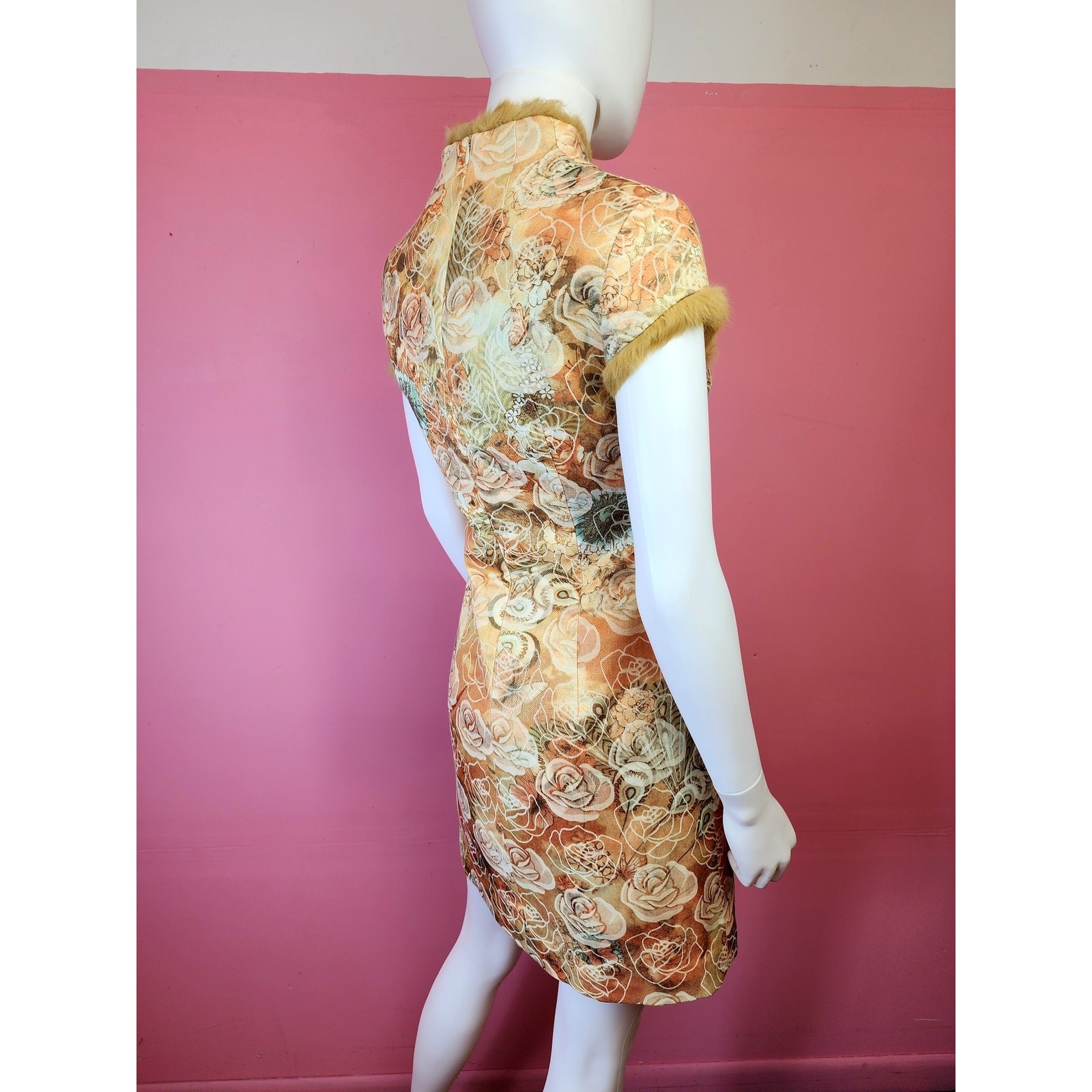 Small Medium Vintage 1990&rsquo;s Gold & Cream Brocade Lurex Faux Fur Lined Cheongsam