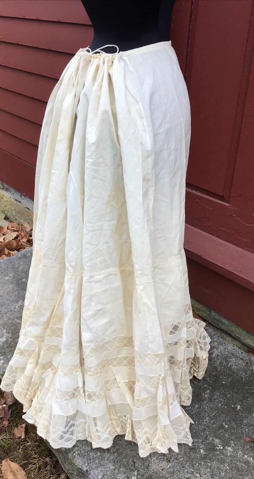 ANTIQUE VICTORIAN 1880&rsquo;S VICTORIAN COTTON PETTICOAT LACE BANDS DRAWSTRING WAIST