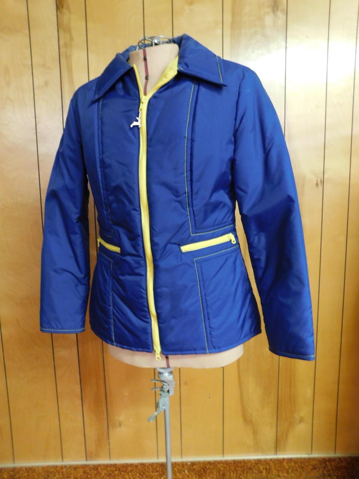 Vintage 80&rsquo;s WHITE STAG Ski Jacket Coat 35&Prime; Waist Blue w/ Yellow