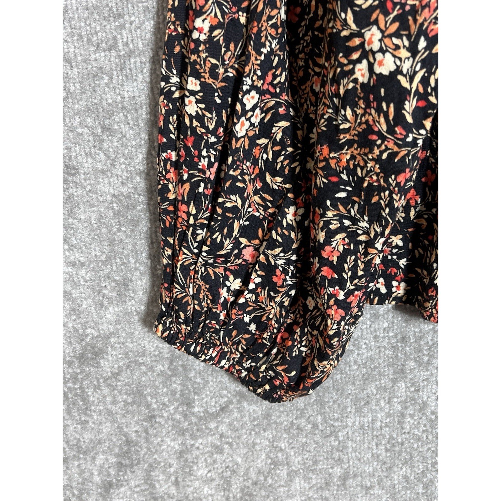 Old Navy Top Womens Size M Black Dark Floral Puff Sleeve V-Neck Button Up NWT