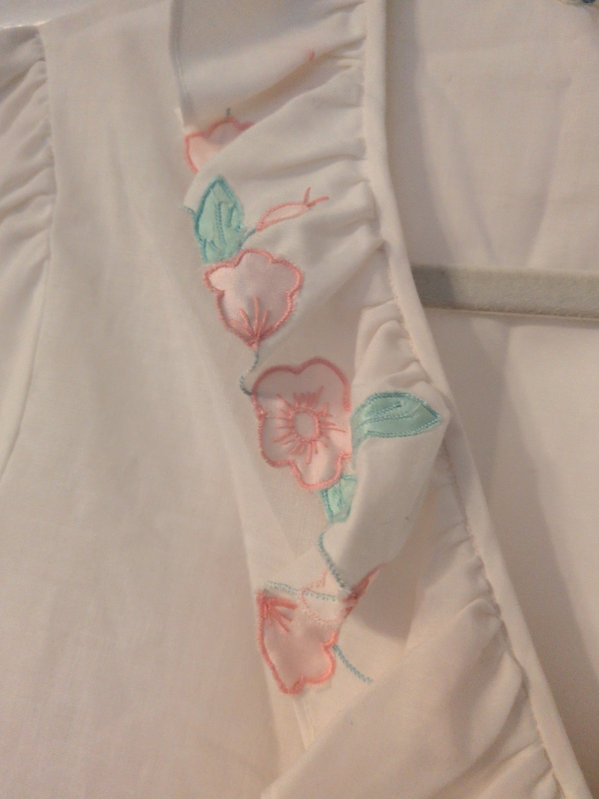 Vintage Cotton Blend Short Nightgown Robe Set Pink Flower Applique Trim Ruffle