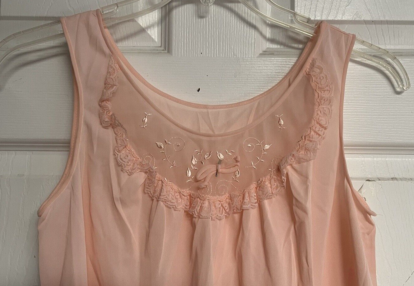 LORRAINE Peach Sleeveless Embroidered Floral Lace Neck Nightie Nightgown S VTG
